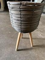 Bloempot voor binnen met pootjes, Tuin en Terras, Bloempotten, Ophalen, Gebruikt, Rond, Binnen