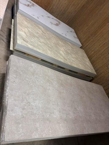 PVC Wandpanelen – 2,701,22m – €30 – OP=OP beschikbaar voor biedingen