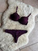 Mooie paarse Hunkemöller set push up Bh 70D en string maat S, Hunkemöller, Ophalen of Verzenden, Paars, Setje