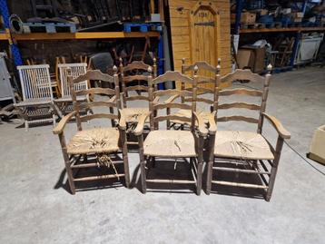 5 stuks grote houten stoelen met rieten zitting €7,50 pst  beschikbaar voor biedingen