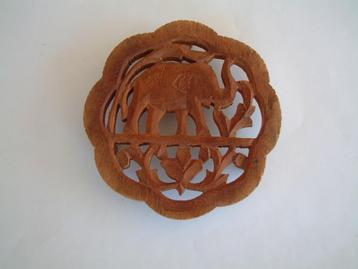 vintage onderzetter o.i.d. houtsnijwerk olifant India beschikbaar voor biedingen