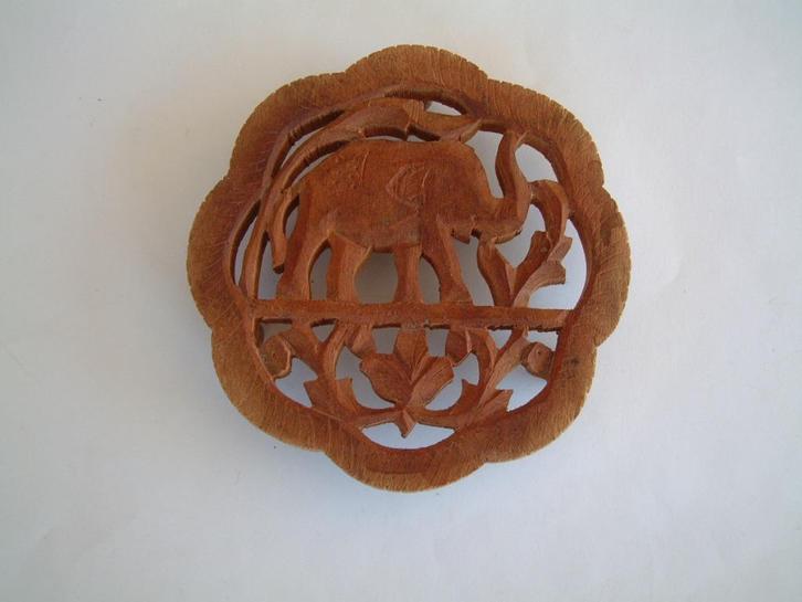 vintage onderzetter o.i.d. houtsnijwerk olifant India, Verzamelen, Overige Verzamelen, Zo goed als nieuw, Ophalen of Verzenden