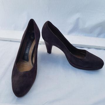 Mooie bruine leren pumps. mt 6 (38) Merk Peter Kaiser beschikbaar voor biedingen