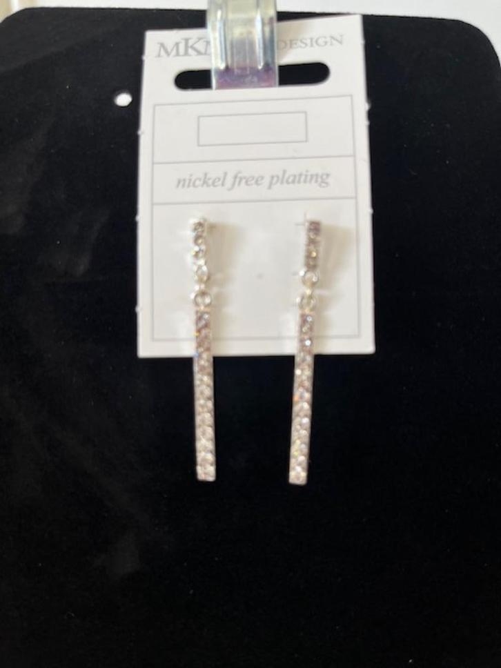MKM design oorbellen / Oorstekers, Sieraden, Tassen en Uiterlijk, Oorbellen, Nieuw, Hangers, Overige materialen, Zilver, Met strass