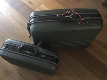 Te koop: mooie stevige kofferset kleur donker groen beschikbaar voor biedingen