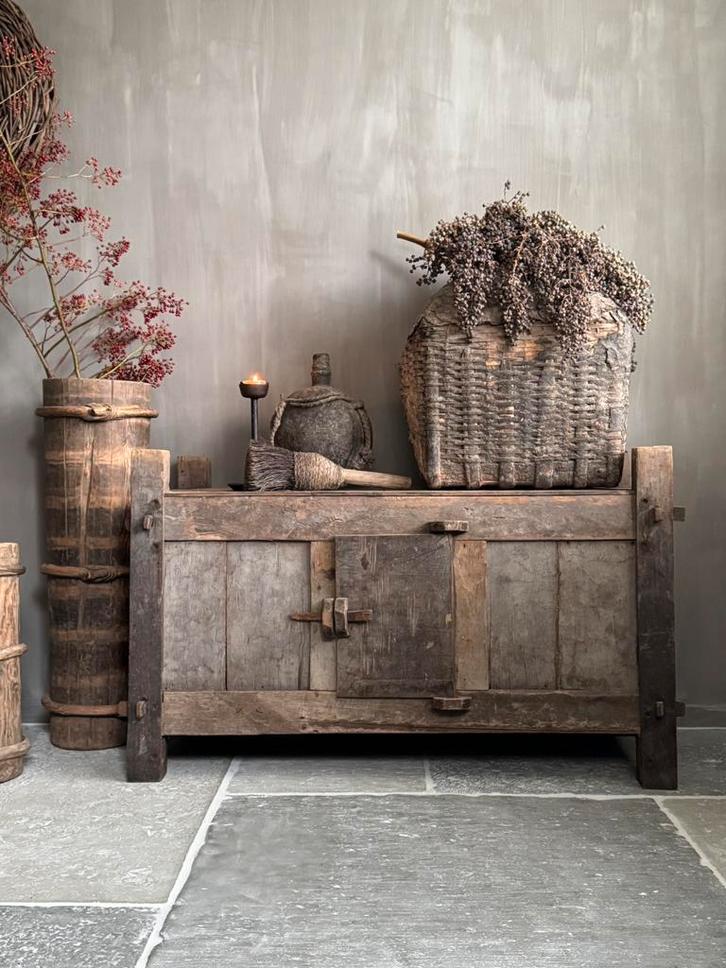 Unieke kast met deurtje India| Dressoir India, Huis en Inrichting, Kasten | Dressoirs, Zo goed als nieuw, 100 tot 150 cm, 50 tot 75 cm