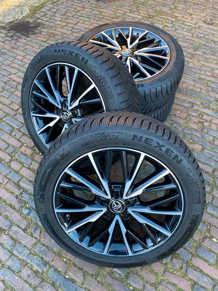ALS NIEUWE 18” Toyota C-HR velgen + 225/50 R18 winterbanden, Auto-onderdelen, Banden en Velgen, Banden en Velgen, Winterbanden