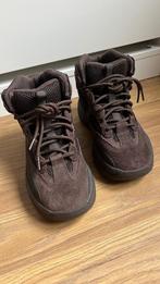 Yeezy desert boots ‘Oil’ | EU 41 1/3 - US 8, Kleding | Heren, Schoenen, Nieuw, Ophalen of Verzenden, Bruin, YEEZY