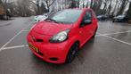 Toyota Aygo 1.0 12V Vvt-i 3DRS 2009 Rood, Auto's, Voorwielaandrijving, Stof, 4 stoelen, 68 pk