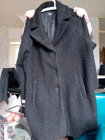 Nieuwe zwarte boucle winterjas maat 54  beschikbaar voor biedingen