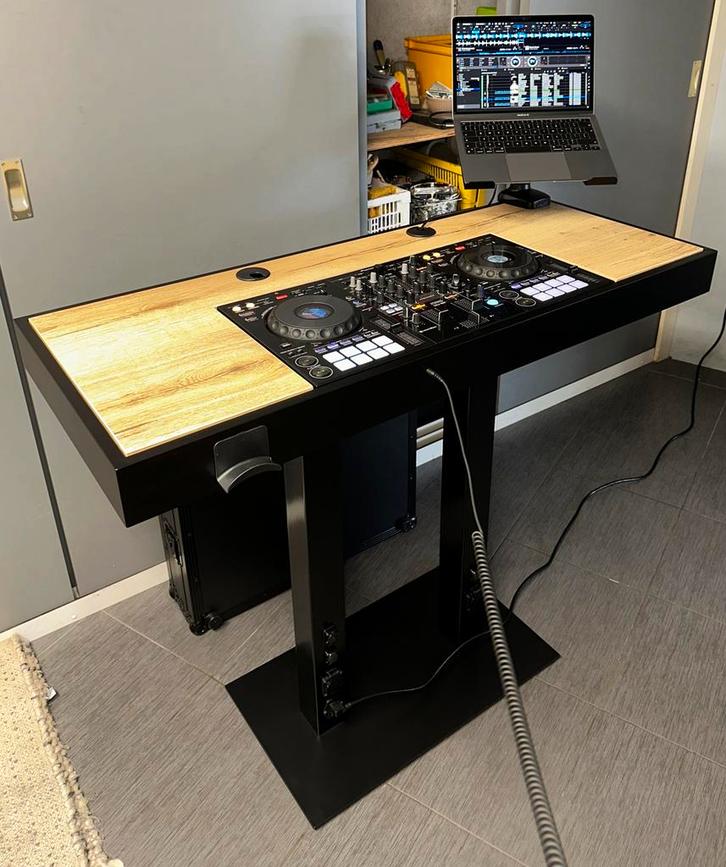 Pioneer DDJ-800 met Flightcase & custom DJ Booth, Muziek en Instrumenten, Dj-sets en Draaitafels, Zo goed als nieuw, Dj-set, Pioneer