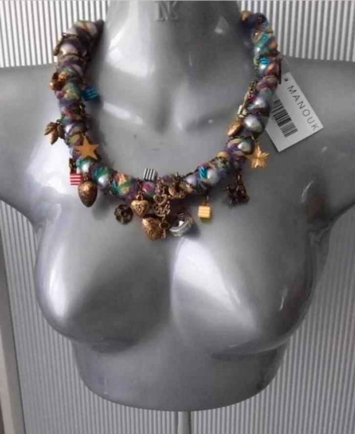 Manouk - kleurrijke ketting met bedels, Sieraden, Tassen en Uiterlijk, Kettingen, Nieuw, Overige materialen, Overige kleuren, Met hanger