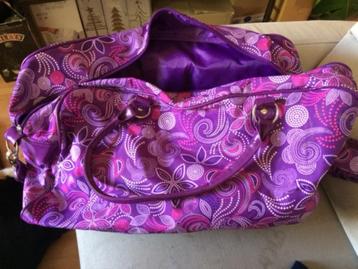 weekend tas met 1 kapot hengsel beschikbaar voor biedingen