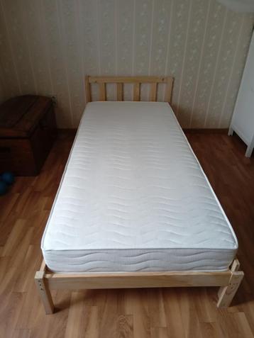 nieuwe matras 90 cm x 200 cm + bed beschikbaar voor biedingen