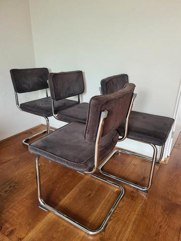 2 stoelen voor eettafel | Gratis |  beschikbaar voor biedingen