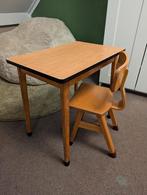 Vintage school tafeltje met stoel, Kinderen en Baby's, Kinderkamer | Tafels en Stoelen, Ophalen, Gebruikt, Tafel(s) en Stoel(en)