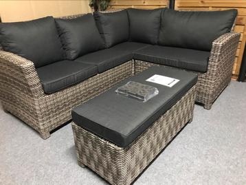 Compacte lounge set met hocker Hoek: 195 x 165 cm. beschikbaar voor biedingen