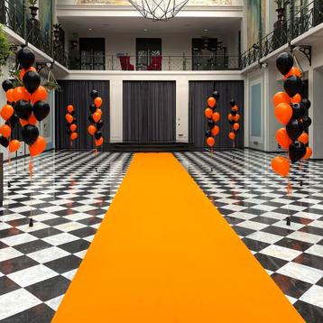 Oranje loper voor beurs of evenement beschikbaar voor biedingen