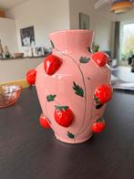 Mooie vaas met Aardbeien Design, Huis en Inrichting, Woonaccessoires | Vazen, Ophalen, Overige kleuren, Aardewerk of Porselein