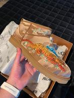 NIEUW IN DOOS Ugg X Palace mini boot maat 44, Kleding | Heren, Schoenen, UGG, Bruin, Boots, Nieuw