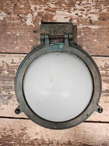 Vintage metalen scheepslamp groen  beschikbaar voor biedingen