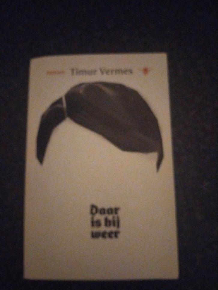 Timur Vermes - Daar is hij weer, Boeken, Literatuur, Zo goed als nieuw, Nederland, Ophalen of Verzenden