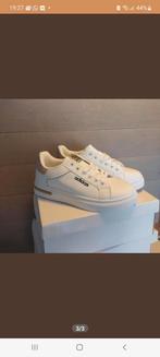 Maat 37, Ophalen of Verzenden, Zo goed als nieuw, Sneakers of Gympen