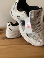 Wit zwarte sneakers maat 38 new balance 530 stijl, Kleding | Dames, Schoenen, Ophalen of Verzenden, Zo goed als nieuw, Wit, Sneakers of Gympen
