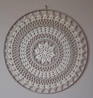 Mooie gehaakte crème/beige kleurige mandala 50 cm