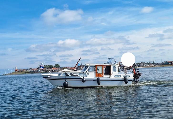 Motor kruiser te koop, Watersport en Boten, Motorboten en Motorjachten, Gebruikt, Staal, 9 tot 12 meter, Diesel, Binnenboordmotor