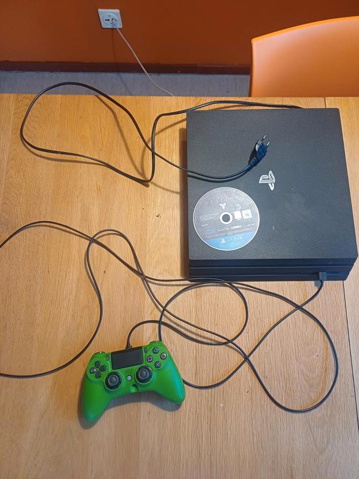 Ps4 pro met scuf impact controller en oplaadkabel, Spelcomputers en Games, Spelcomputers | Xbox One, Zo goed als nieuw, 1 TB, Met 1 controller