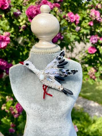 Handgemaakte ontwerper ooievaar broche, sieraden beschikbaar voor biedingen