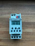 Gira Instabus 107300 tijdklok digitale schakelklok , schakel, Hobby en Vrije tijd, Elektronica-componenten, Ophalen of Verzenden