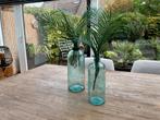 Turquoise vazen met groene takken, Huis en Inrichting, Woonaccessoires | Vazen, Blauw, Ophalen of Verzenden, Minder dan 50 cm