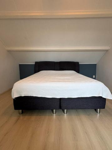 Luxe boxspring 210 x 180 matras beschikbaar voor biedingen