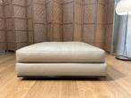 NIEUW Minotti Hamilton Beige Leren Hocker - 2x Beschikbaar, Huis en Inrichting, 125 cm of meer, Leer, Ophalen of Verzenden, Zo goed als nieuw