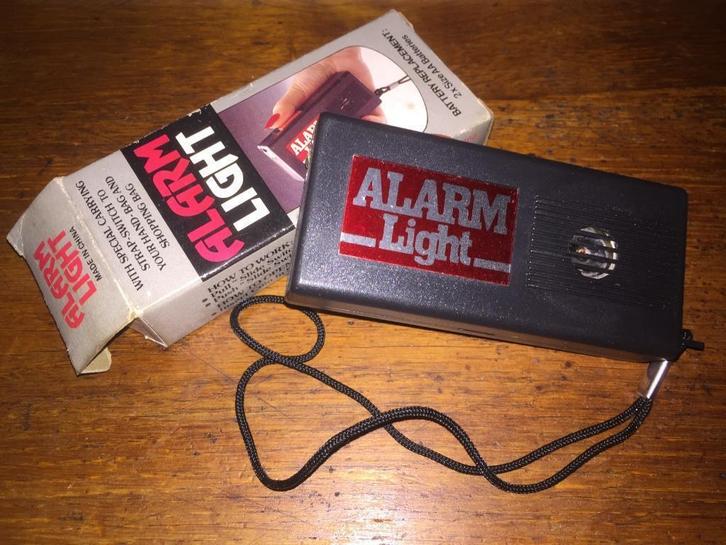 Retro vintage personal alarm + zaklamp, werkt goed incl doos, Verzamelen, Retro, Persoonlijke verzorging, Ophalen of Verzenden