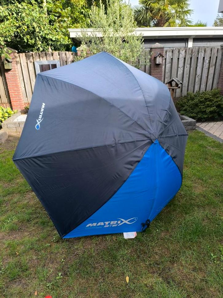 Matrix Space Brolley STS 125cm Visparaplu, Watersport en Boten, Hengelsport | Witvissen, Zo goed als nieuw, Overige typen, Ophalen