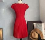 Karen Millen rode dames geplooide jurk 38-M modern design, Kleding | Dames, Maat 38/40 (M), Karen Millen, Nieuw, Ophalen of Verzenden