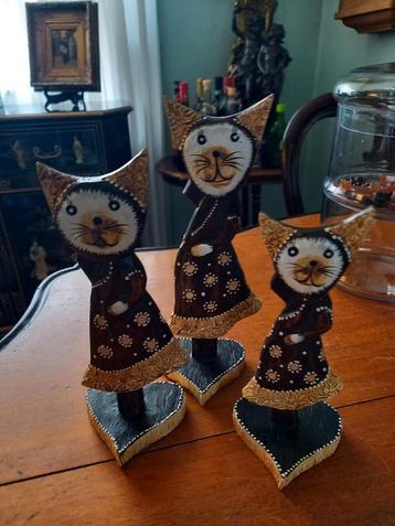 3 houten poezen beschikbaar voor biedingen