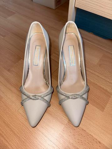 Hakken met rhinestones beschikbaar voor biedingen