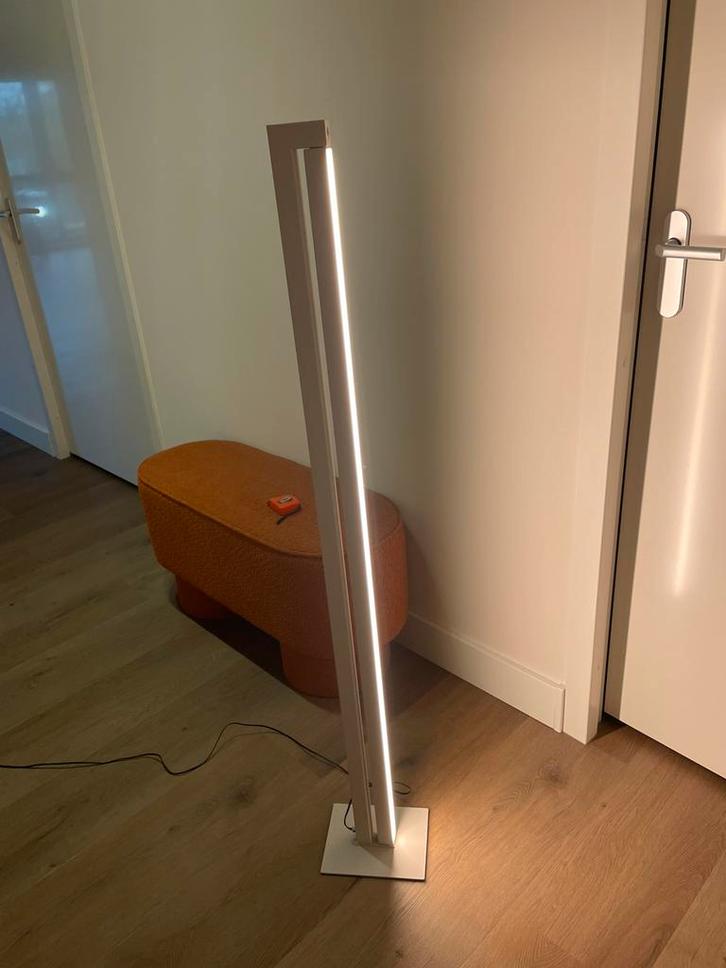 Staande vloerlamp modern, Huis en Inrichting, Lampen | Vloerlampen, Zo goed als nieuw, 100 tot 150 cm, Ophalen