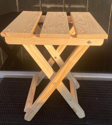 ** NIEUW uitklapbare tafel / krukje van hout ** beschikbaar voor biedingen