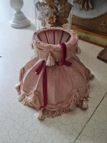 Vintage lampenkapje romantisch beschikbaar voor biedingen