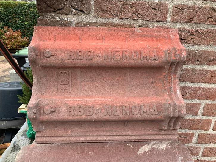 GRATIS afhalen Dakpannen RBB NAROMA + Hoek- en Nokpannen, Doe-het-zelf en Verbouw, Dakpannen en Dakbedekking, Gebruikt, Dakpannen