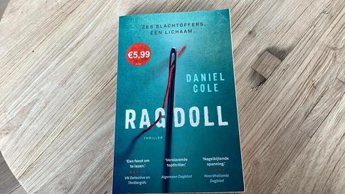 Daniel Cole - Ragdoll (Special Sony/Lidl 2021) boek, Boeken, Thrillers, Zo goed als nieuw, Nederland, Ophalen of Verzenden