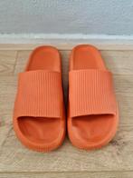 Oranje slippers maat 44-45, Sandalen, Overige kleuren, Ophalen of Verzenden, Zo goed als nieuw