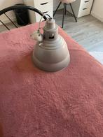 2 zilvergrijze hanglampen vt wonen, Huis en Inrichting, Lampen | Hanglampen, Ophalen of Verzenden, Zo goed als nieuw, Minder dan 50 cm