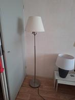 Stijlvolle staande lamp met witte kap, Ophalen, Zo goed als nieuw, Metaal, Modern