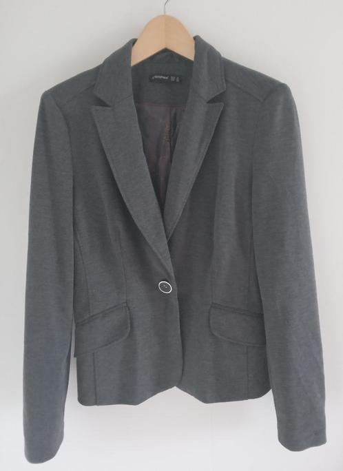 Atmosphere grijs tricot jasje, maat 38, Kleding | Dames, Jasjes, Kostuums en Pakken, Nieuw, Jasje, Maat 38/40 (M), Grijs, Verzenden